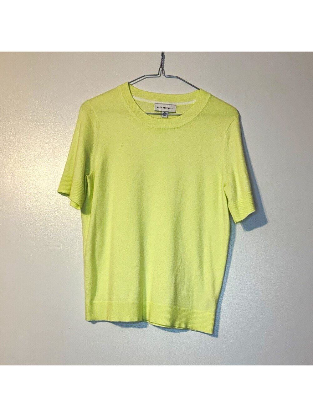 Free Assembly Men’s M Crew Neck Knit Pullover Sweater Yellow Solid Short Sleeve